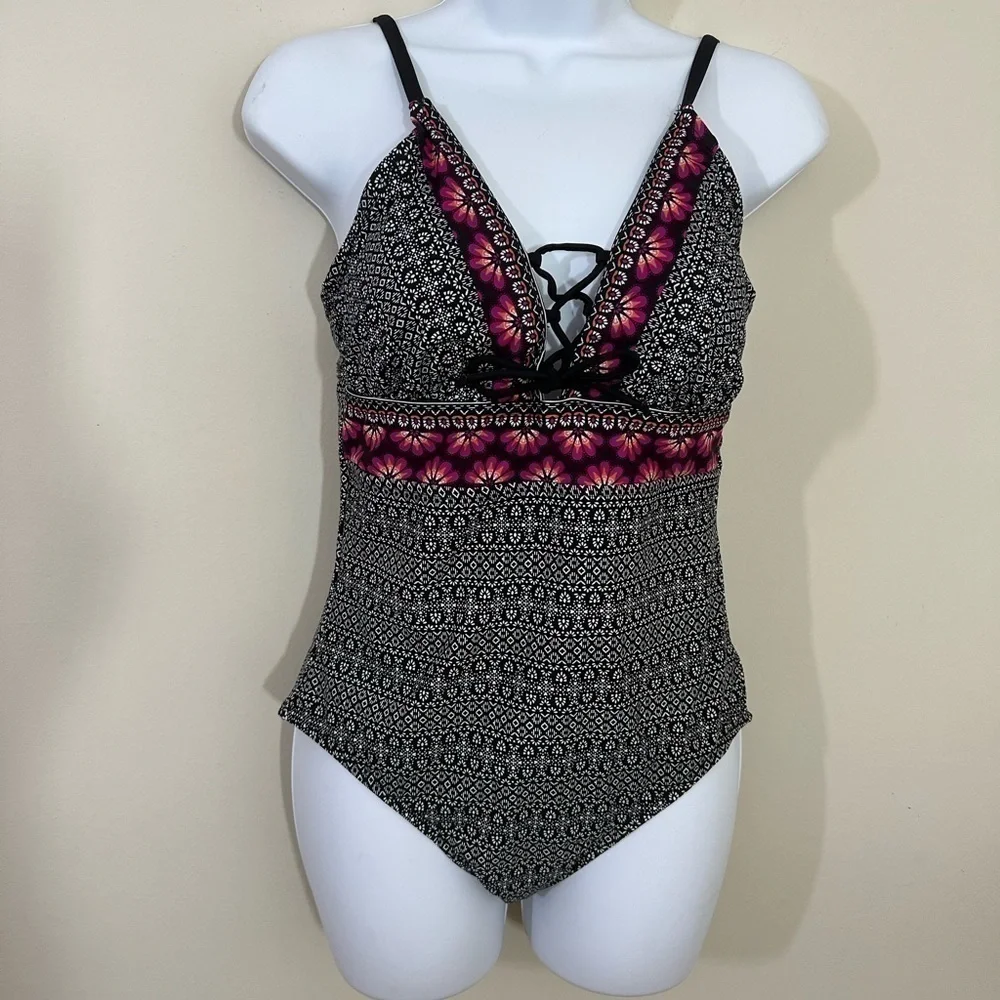 Kona Sol sz med swimsuit in a mini black/white print red print accent on front